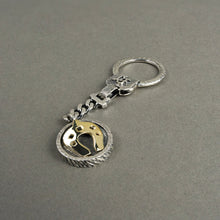 Carica l'immagine nel visualizzatore di Gallery, Portachiavi Scaramantico ferro di cavallo