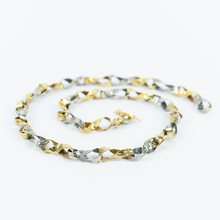 Carica l'immagine nel visualizzatore di Gallery, Collana a maglie infinito