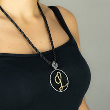 Carica l'immagine nel visualizzatore di Gallery, Collana con ciondolo iniziale vuoto