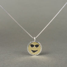 Carica l'immagine nel visualizzatore di Gallery, Ciondolo Smile Occhiali