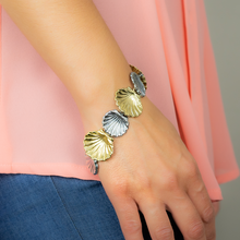 Carica l'immagine nel visualizzatore di Gallery, Bracciale conchiglie
