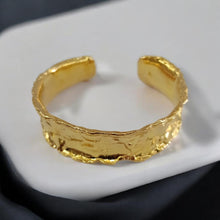 Carica l'immagine nel visualizzatore di Gallery, Bracciale schiava Materia
