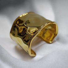 Carica l'immagine nel visualizzatore di Gallery, Bracciale schiava martellato largo
