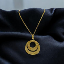 Carica l'immagine nel visualizzatore di Gallery, Collana doppio cerchio grande
